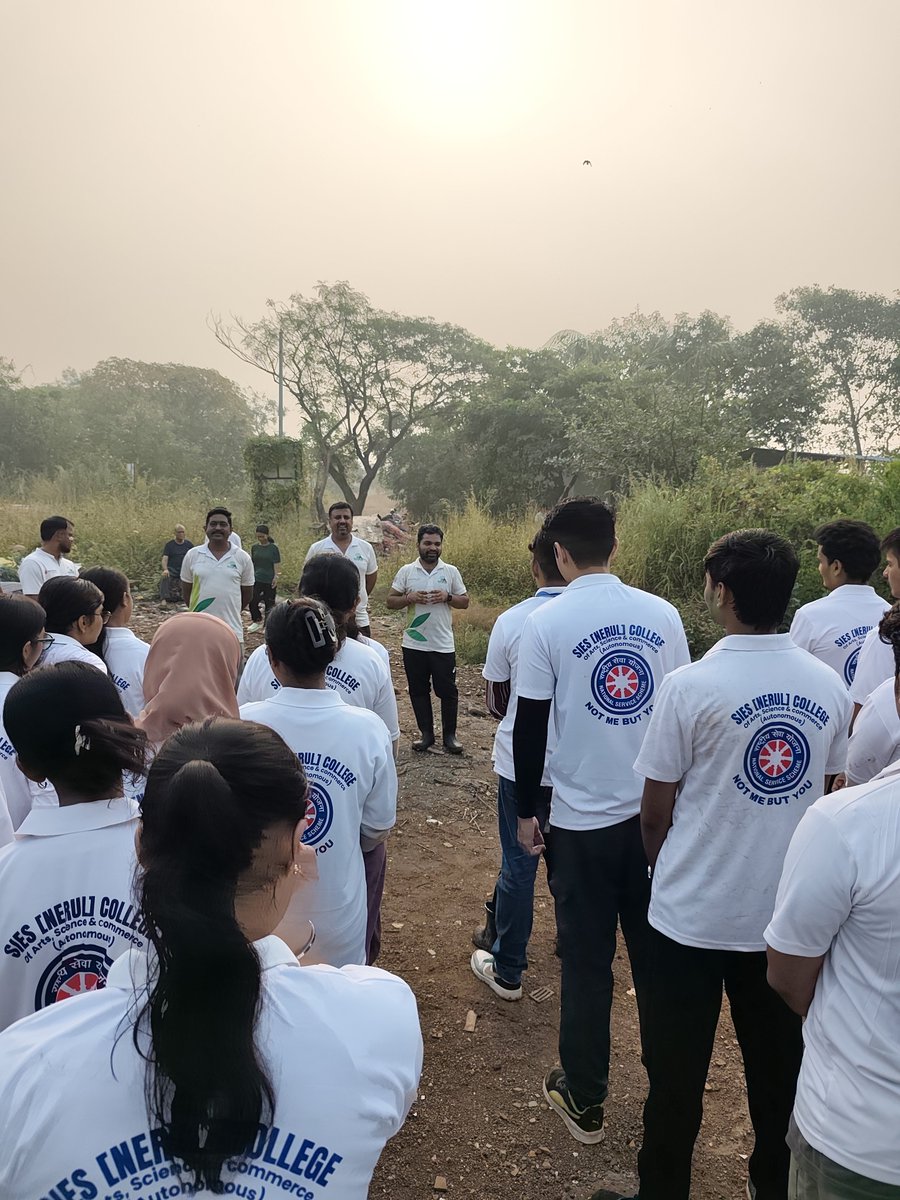 EnvironmentLife's tweet photo. Week 322 #mangroves clean-up drive 

​🚯 Dispose of waste responsibly—always use the right dustbin and never litter.

​🛍️ Avoid single-use plastics—carry reusable cloth bags when shopping.

👥 Volunteers: 65
🗑️ Trash Collected: 700 kg+

@MangroveForest @moesgoi @mannkibaat https://t.co/iUofhCXPsD