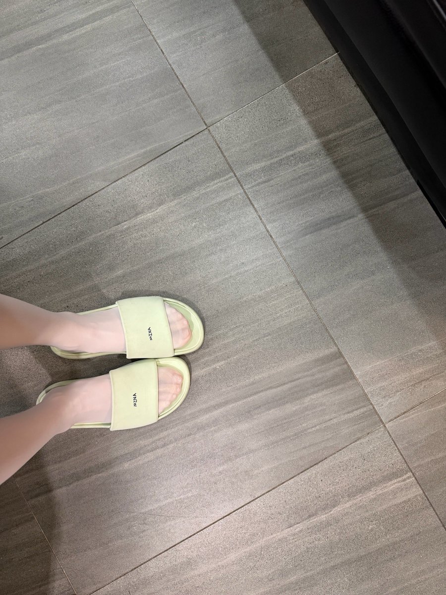 Myoi_skittles's tweet photo. 스포 없이 보냈던 사진들의 정체는 SK-II 홀리데이 컬렉션 프로모션 ☃️♥️ 여름에 고생한 보람 있게 귀엽게 잘 나왔다 😆 https://t.co/y9vzV2xK1N