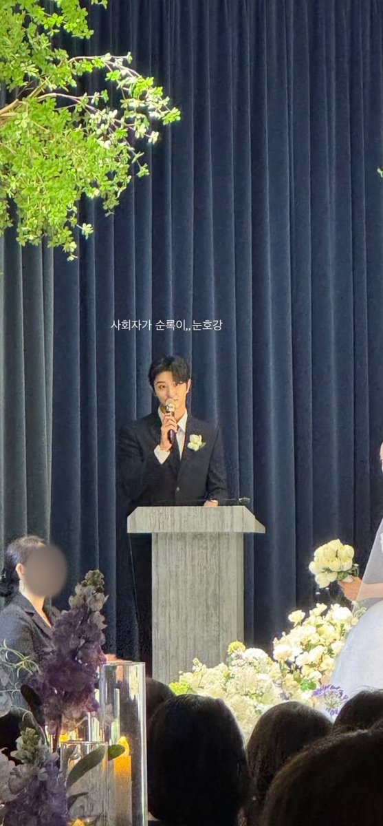 pinkcloudpic's tweet photo. 엥 김재원 오늘 사회 본 곳 유미순록 웨딩홀이네 근데 상상결혼식인 ••• 찐결혼식도 같은 층 다른 홀이구 https://t.co/0aEWZ9iv4w
