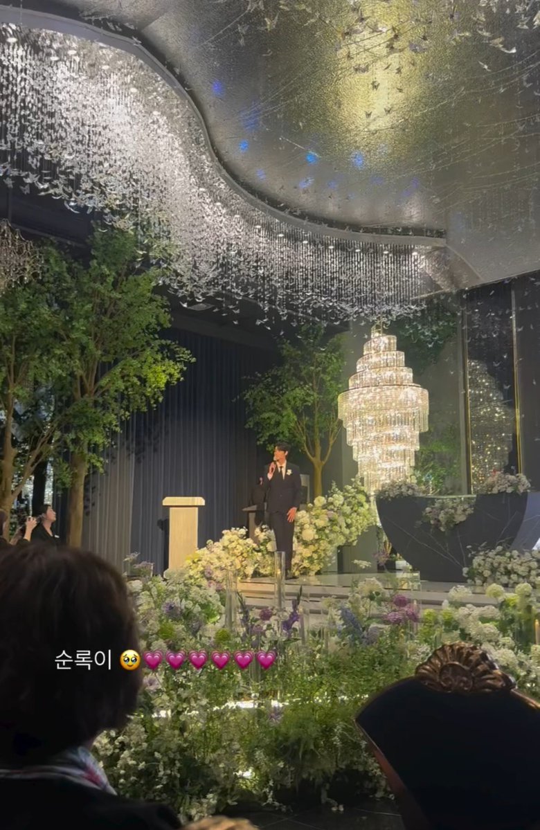 pinkcloudpic's tweet photo. 엥 김재원 오늘 사회 본 곳 유미순록 웨딩홀이네 근데 상상결혼식인 ••• 찐결혼식도 같은 층 다른 홀이구 https://t.co/0aEWZ9iv4w