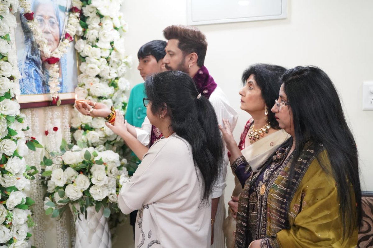 iChiragPaswan's tweet photo. आज दादी जी की पुण्यतिथि पर श्रद्धांजलि अर्पित कर आशीर्वाद लिया। https://t.co/zq9rd5uZKx