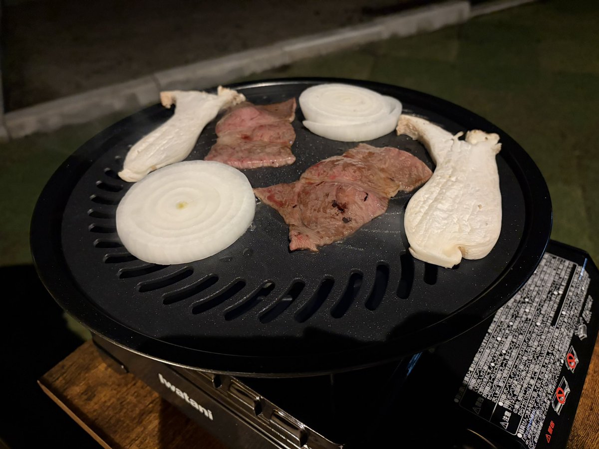 mrk369_'s tweet photo. 自分ちの庭でBBQ初めてやってる！
しかも1時間前にやりたくなって道具全部揃えた！ https://t.co/a1pSmmLiLN
