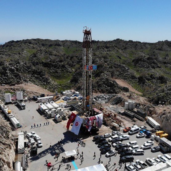 BistTRY's tweet photo. Enerji ve Tabii Kaynaklar Bakanı Bayraktar:

"Yakın zamanda Gabar'daki petrol üretim sahasından yeni bir müjde verebiliriz." https://t.co/jCBPs35hz1