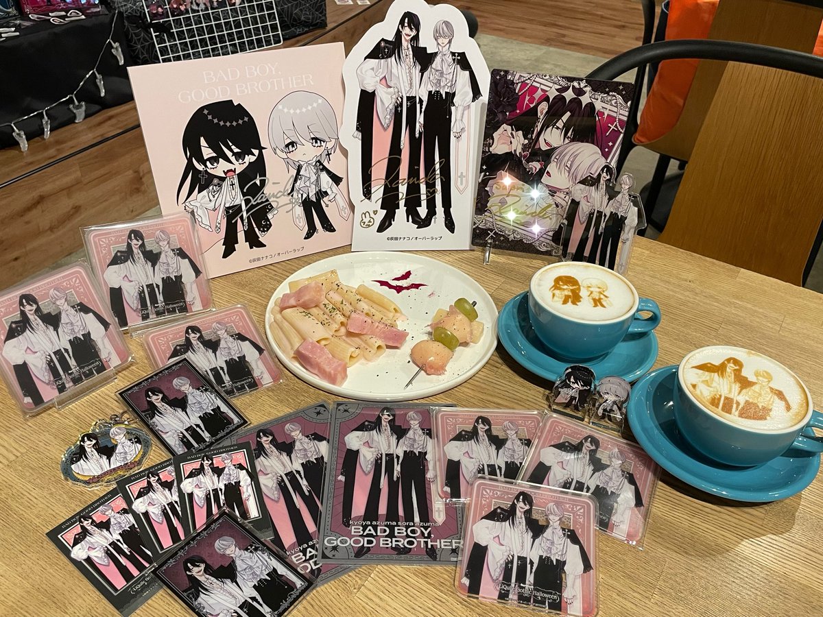 irori_2525's tweet photo. 先生がサインを入れてくださったので、集めたグッズとパシャリ!!ハロウィン衣装が麗しくて、気がついたら手元に恭也&宇宙がこんなにいっぱい😋
ミニキャラの宇宙くんのお口が可愛いくてずっとニマニマしながら眺めてました🤭
コラボパスタも美味しくいただきました✨
#BBGB
(@haida_775)先生 https://t.co/gtKJfVcWBX