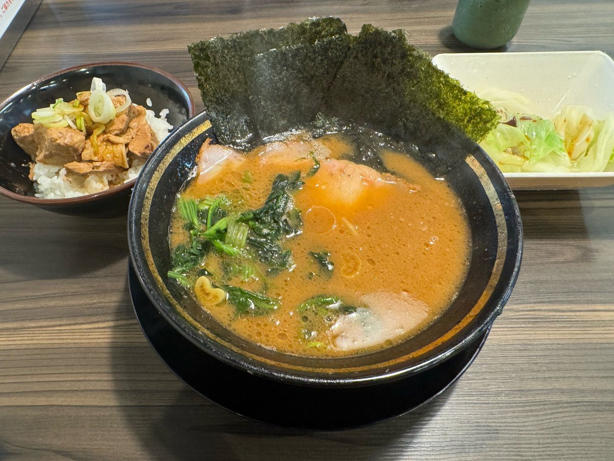 EagleFun151635's tweet photo. 私、ラーメン(特に家系)が大好きで、個人的に好きな系統のお店に行っています🍜 https://t.co/CAermtKn9q