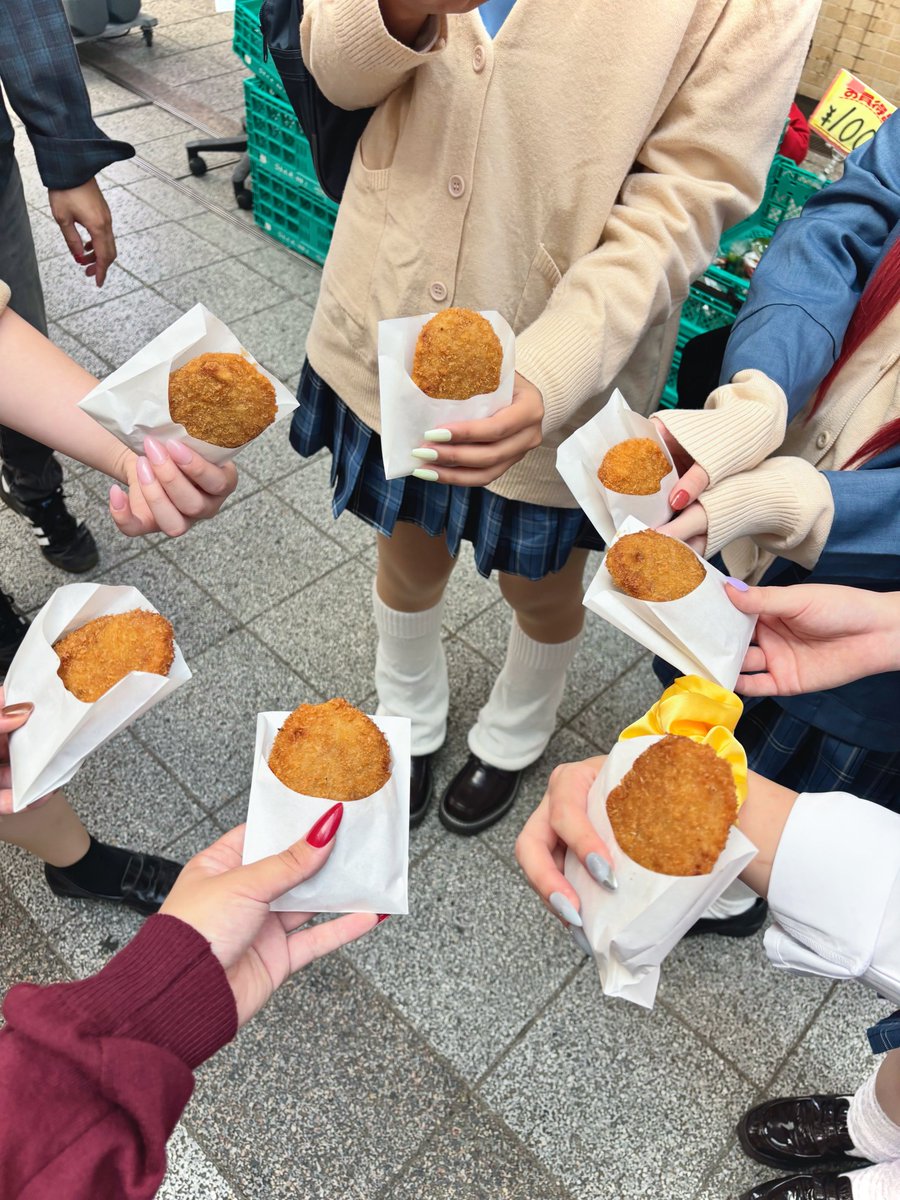 itk_karu's tweet photo. cos
念願の7人で併せ😍😍
最強にかわいい空間だった✌🏻

#最強激カワメンチカツ1018 https://t.co/pQKLdYWPFE