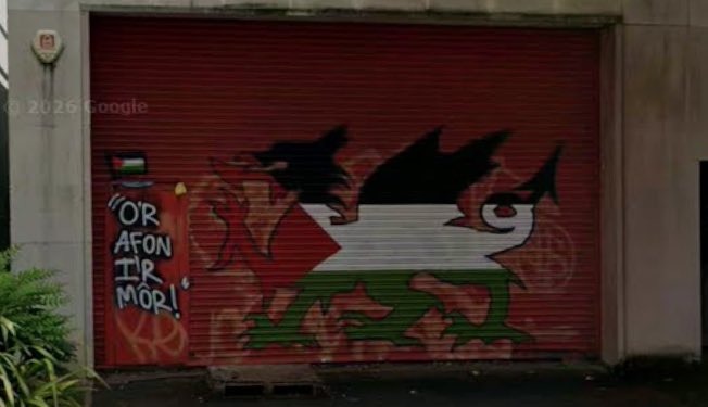 BritisherPaz49's tweet photo. Wales under the lunacy of Plaid Cymru, and the Red Dragon flag is desecrated with the Palestinian terrorist colours with ‘From the river to the sea’ written next to it in Welsh.

Dark times for Wales. https://t.co/7enhnQvORE