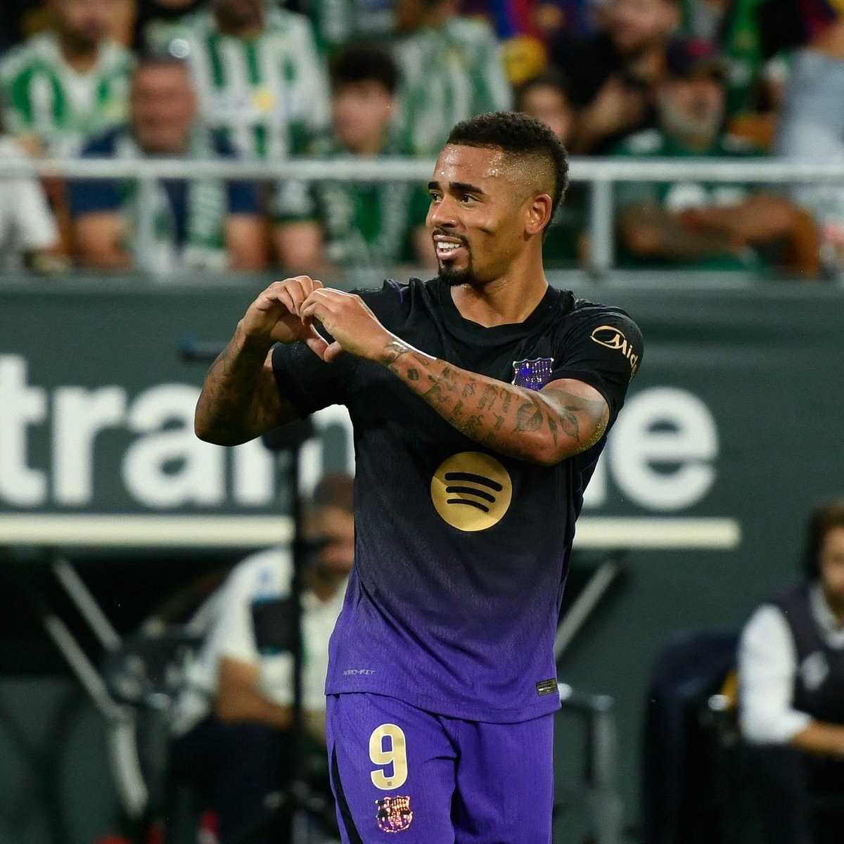 footmercato's tweet photo. 🤯🇧🇷 GABRIEL JESUS, LA SURPRISE DU BARÇA !

Arrivé dans les dernières heures du mercato après l'échec de la piste Julián Álvarez, le Brésilien est déjà en train de faire taire les sceptiques ! 🔥

📊 Ses statistiques avec Barcelone :

👕 7 matchs (2 titularisations)
⚽ 4 buts
🅰️ 1 passe décisive
⏱️ 1 but toutes les 59 minutes

Buteur face au Betis, l'ancien Gunner pourrait devenir une arme précieuse pour Hansi Flick avant le choc face au PSG ! 👀

Le Barça a-t-il réalisé l'un des meilleurs coups du mercato ?