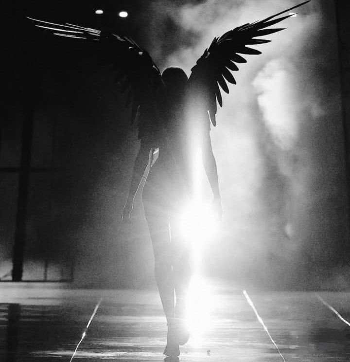 rhodeonies's tweet photo. good morning beautiful people &amp; welcome to the victoria’s secret fashion show day 🪽 https://t.co/Z6DEdmvhJG