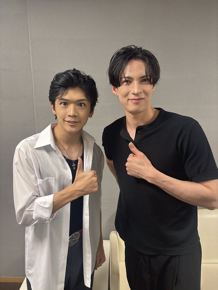 hiroiyuto0923's tweet photo. #合唱ブラボー 7日目公演をご観劇頂き、有難うございました！
　
お客様の笑い声や掛け声に毎日元気を頂いております、嬉しい☺︎

次回公演は23日（金）18時半〜
お待ちしております！

ゲストで来て下さった翔太さん・輝馬さんと📷 https://t.co/sWi0YjJjkb
