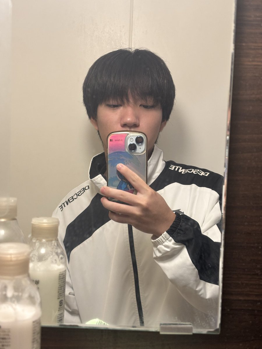 q3fknu's tweet photo. 今日で18歳終わり https://t.co/hvpUYKWqTZ