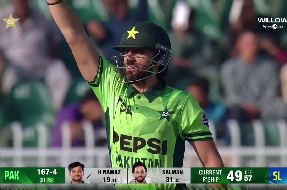 CricUpdate58494's tweet photo. Pakistan : 167-4 after 31 overs.

#PAKvSL #SLvPAK #ODI #ODIseries https://t.co/tcMhrjs4BH