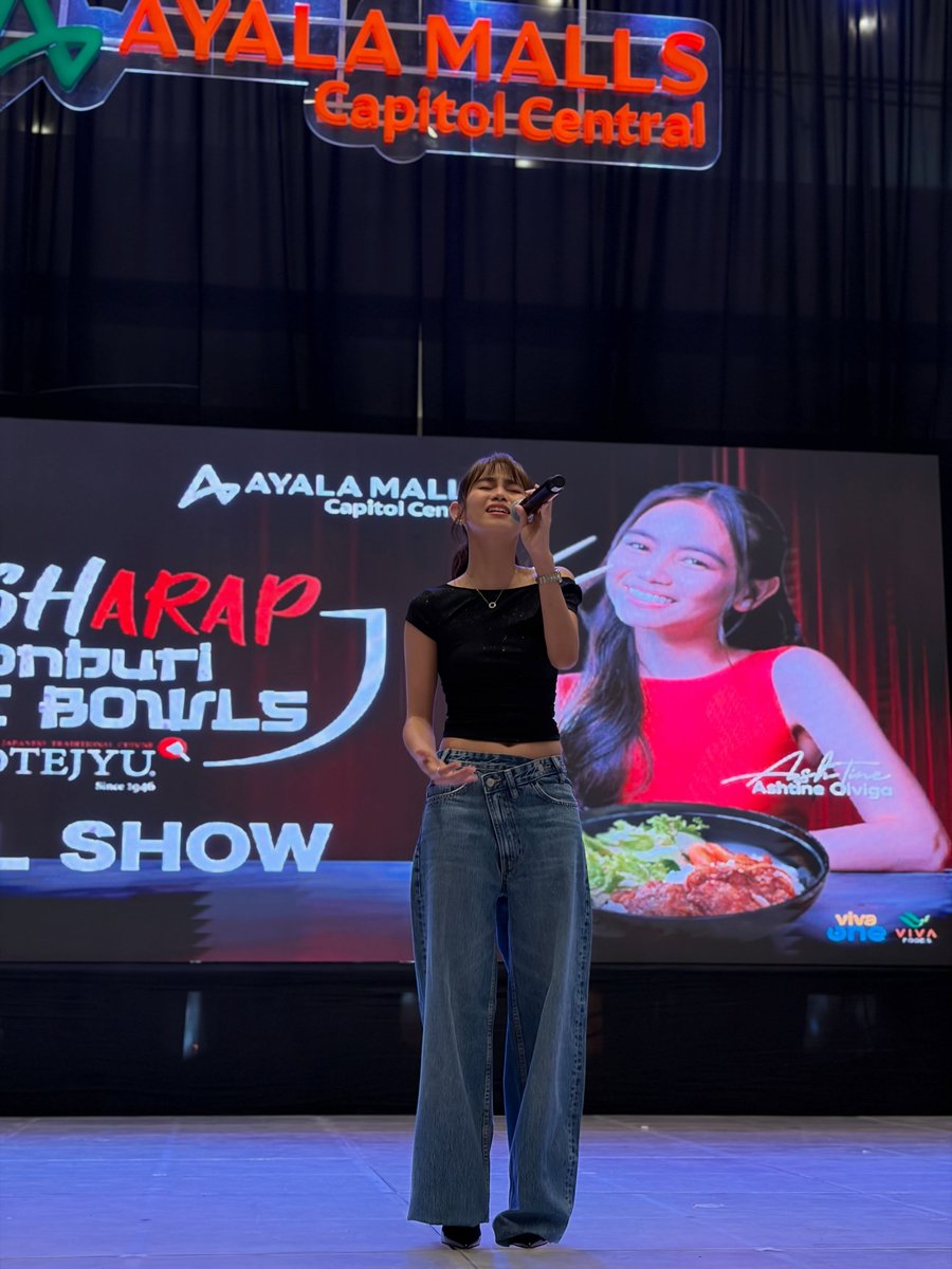 VivaOnePH's tweet photo. Ashtine Olviga serving vocals and feels with ‘Nasaan Ka Na?’🥹💗

HAPPENING NOW: Vivarkada Goes To MassKara Festival!

#FightForMyWayPH #AshtineOlviga #VivaOne #VivarkadaGoesToMassKaraFestiva https://t.co/ye2euSGYIc
