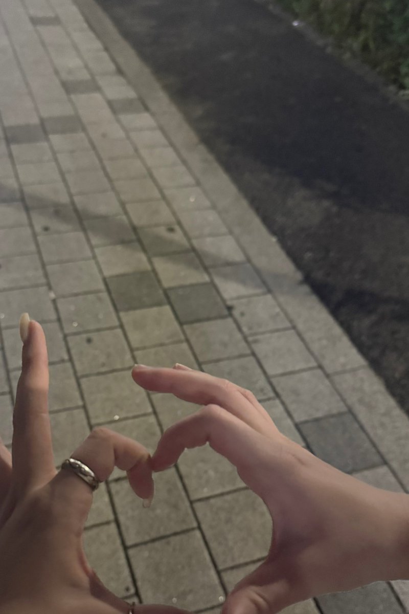 moko__mo124's tweet photo. 우리👩‍❤️‍👨 한 번☝️싸우면🤬💢이틀2️⃣은 가니까🚶‍♀️💨 딱👌 세 번3️⃣만 참으려😤✋ 했눙데ㅔ😢
명따뛰 끄읕 지구반대편에서 보장이..🌎 https://t.co/kROUieQshf