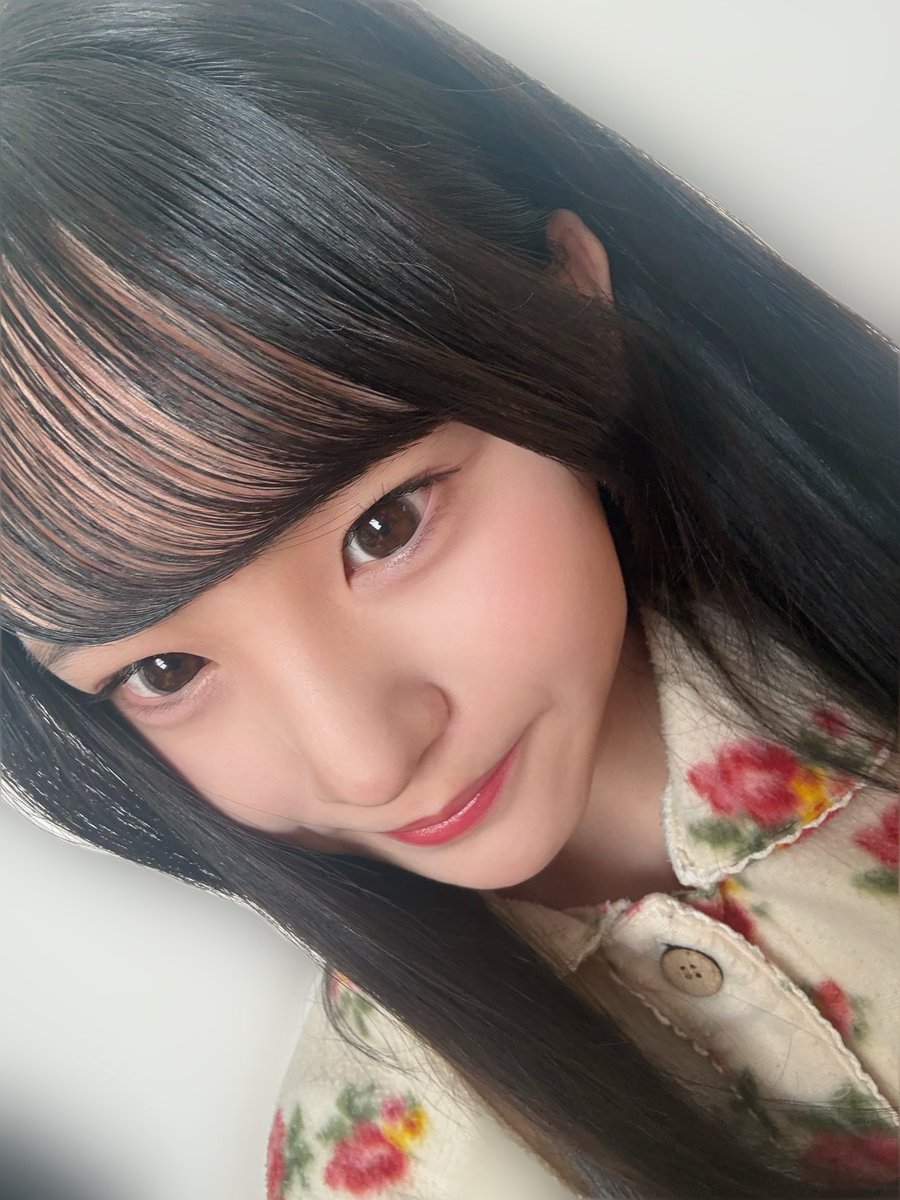 izumi_maeda1117's tweet photo. こんばんは( .ˬ.)"

今日の朝撮った珍しく笑顔の写真です！
私が目開けながら笑うのはちょっと違和感ですが、頑張ってみました(^-^ )

皆さん週末はどのようにお過ごしでしたか？
今日も素敵な1日になることを願っています！( ᵕᴗᵕ )⟡.·*. https://t.co/MVCpI4Ci7W