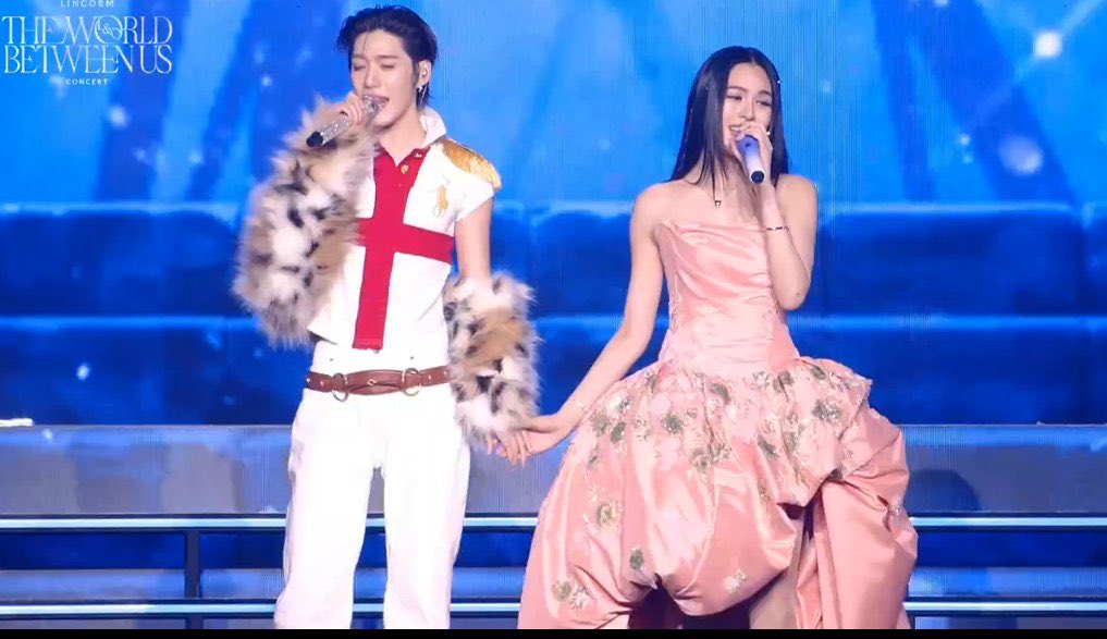 PPKRITT_DAILY's tweet photo. น้องพีพีไปเป็นเกสคอนให้พี่หลิง ที่คอนหลิงออมวันนี้คับ 🫶🏻

#LingOrmBetweenUsConcertD2
#PPKritt #พีพีกฤษฏ์ https://t.co/CXIUb0af31