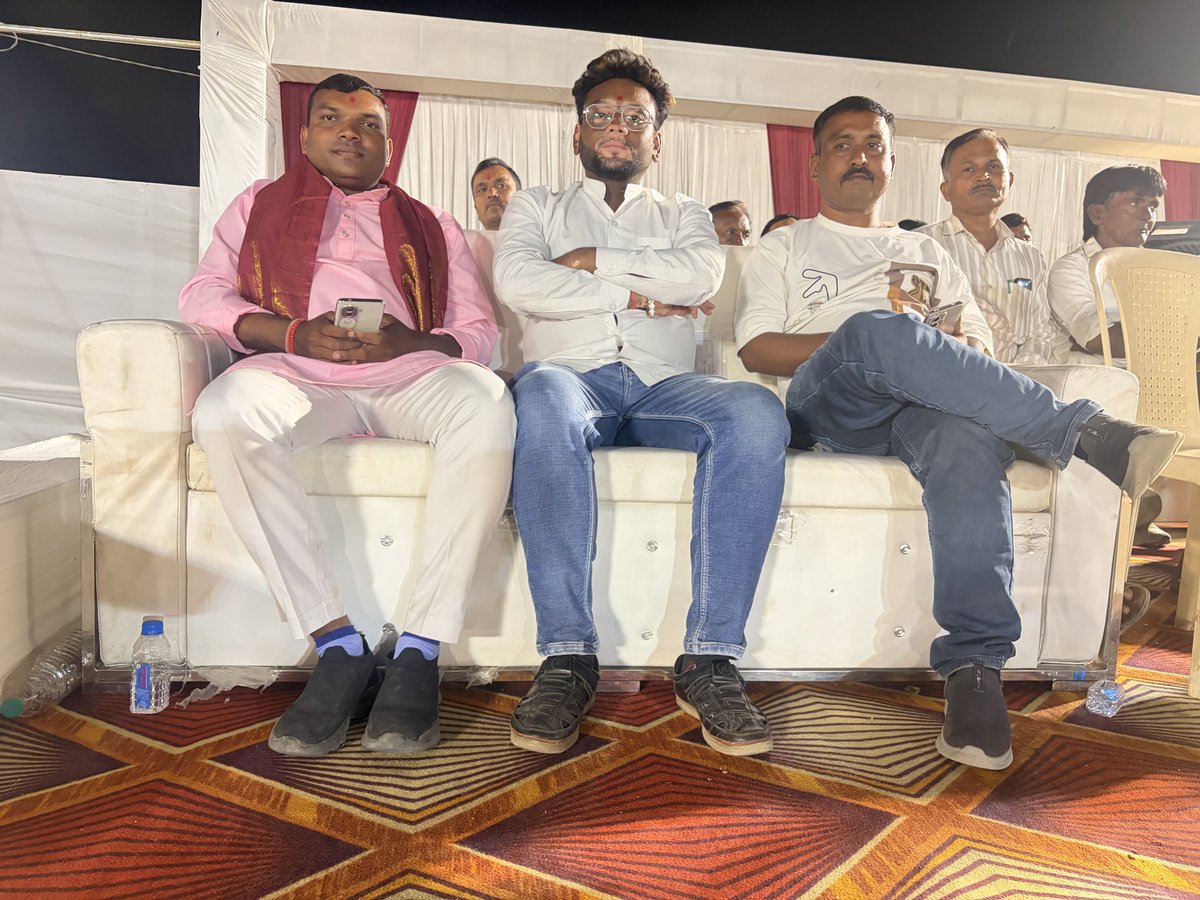 ChetanZala4BJP's tweet photo. 🚩 ભક્તિ, સુરક્ષા અને સંસ્કૃતિનો અનોખો સંગમ!

​બોટાદ જિલ્લા પોલીસ પરિવાર દ્વારા આયોજિત ભવ્ય 'નવરાત્રી મહોત્સવ-૨૦૨૬' અંતર્ગ�� માઁ જગદંબાની આરાધનાના પાવન અવસરે દિવ્ય મહાઆરતી કરી. (1/2) ​

​#BotadPolice #Navratri2026 #Botad #MahaAarti #GujaratPolice #NavratriCelebration #GarbaNight https://t.co/KNwEAAD4ts