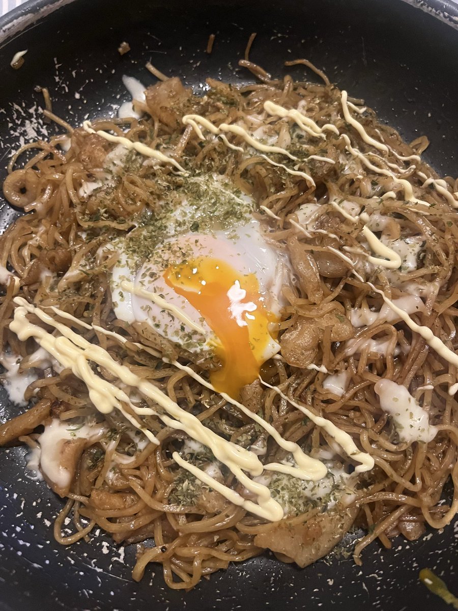 bon4971's tweet photo. 改めましてお疲れ様でございました😌

美味しい🥩や🐟食べて飲んでホントいい時間をありがとうございます♪

2次会スペースも変なアドレナリン出て半日もやってましたね🍺🥃m(_ _)m

ぐっすり爆睡かまして、お腹空いて先程起床🥱頂き物から焼きそば🍳大満足っす！

明日からまたぼちぼち頑張ろー💪 https://t.co/6y4r2iPVnw