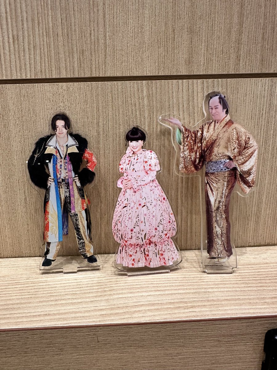 Bt_tks73's tweet photo. 隣にいた方がマツケンのアクスタ持ってたから異文化交流してきた💕
徹子の部屋本日のゲストは松平健さんとKEY TO LIT岩﨑大昇さんです🪭の図

ハロルドとモード大千穐楽お疲れ様でした🌸 https://t.co/d6uTsBz0Yq