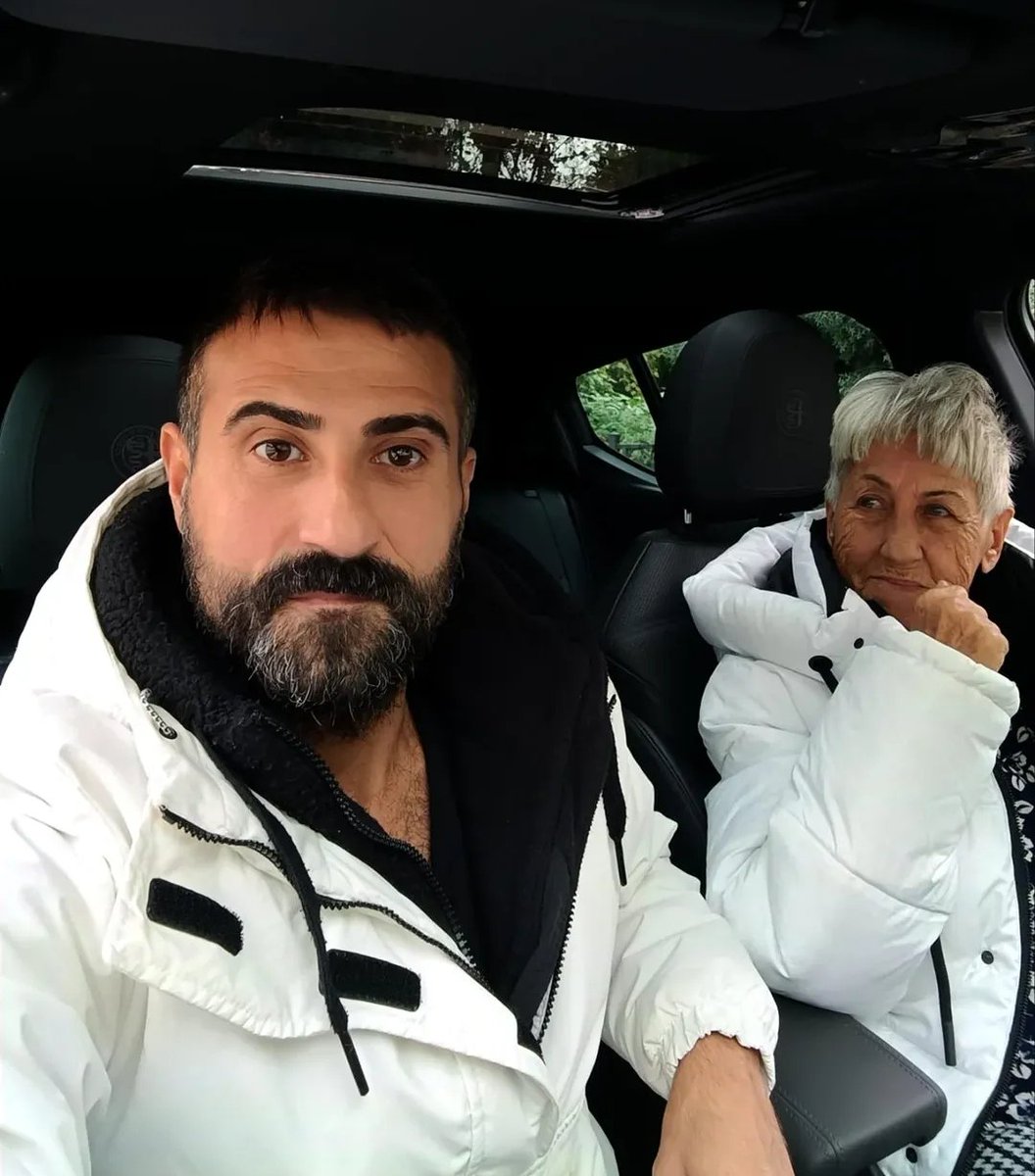 ersin_calhan's tweet photo. Bugün benden gidişinin 5 ci ayı Rahmetli Edip Akbayram 'ın söylediği gibi
Yaz Baharım Kış Oldu Sen Benden Gittin Gideli #Anne https://t.co/5KQRAsz5Z6