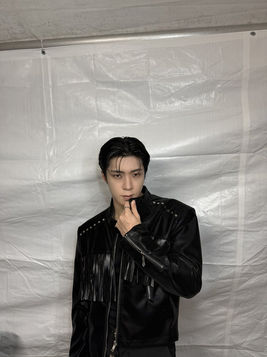 ONF_members's tweet photo. #와이엇 #WYATT 

......😢 https://t.co/LZkGiixoaD