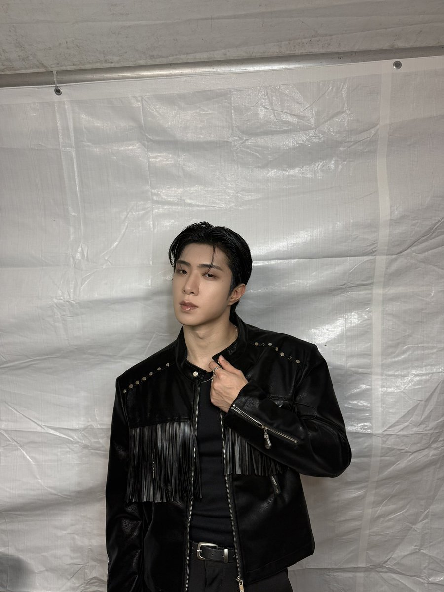 ONF_members's tweet photo. #와이엇 #WYATT 

......😢 https://t.co/LZkGiixoaD