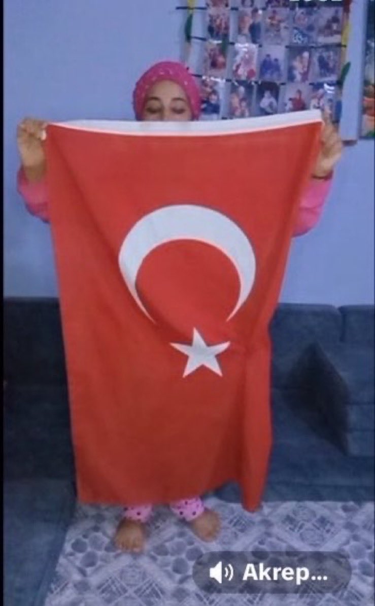 Roojj__'s tweet photo. A group of Turkish nationalists are humiliating a disabled Kurdish woman on a livestream, forcing her to display the Turkish flag and sing the Turkish national anthem simply because she shared a post about the deaths of women and children in Western Kurdistan. https://t.co/19ieUjpeqC