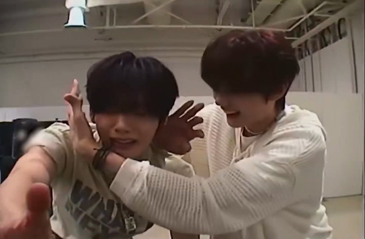 0o_ntm's tweet photo. ユジンはギュビンに一生うちゅうちゅされててほしいです
#2026MAMAVOTE #AND2BLE https://t.co/HEVVvi3AUG