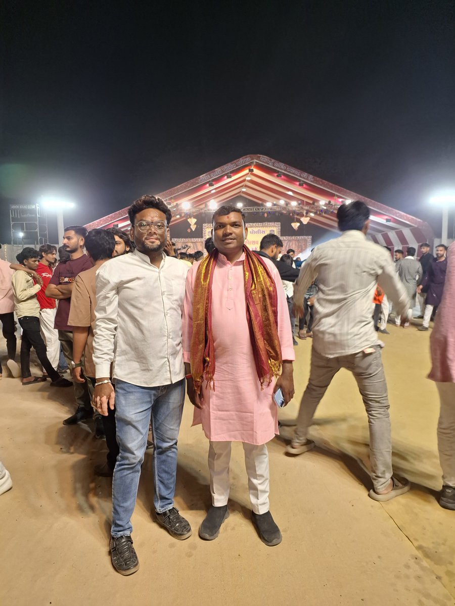 ChetanZala4BJP's tweet photo. માતાજીની અસીમ કૃપા અને આશીર્વાદ સાથે પોલીસ પરિવાર તેમજ નગરજનો સાથે મળીને ભક્તિભાવપૂર્વક મહારાસમાં સહભાગી બન્યા અને ગરબે ઘૂમ્યા. સુરક્ષાની સાથે સાથે 

સંસ્કૃતિના જતનની એક અવિસ્મરણીય સાંજ!
​જય માતાજી! 🙏✨

(2/2)

​#BotadPolice #Navratri2026 #Botad #NavratriCelebration #GarbaNight https://t.co/BeE4yYvPph