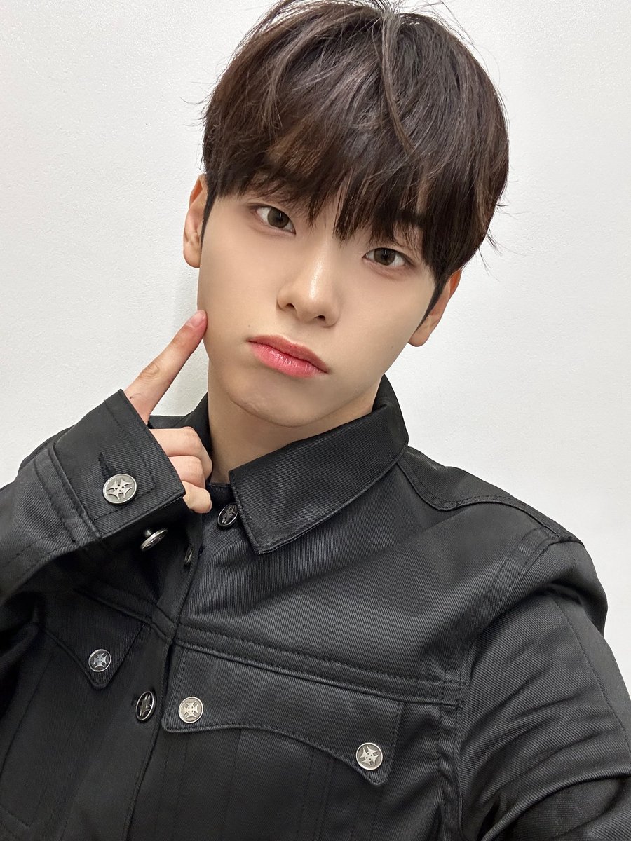 82Message's tweet photo. [#도누니]
🫵(에티)❤️(사랑해)

#82MAJOR #82메이저 #에이티투메이저
#김도균 #KIMDOGYUN https://t.co/Yd4oE9WeB5