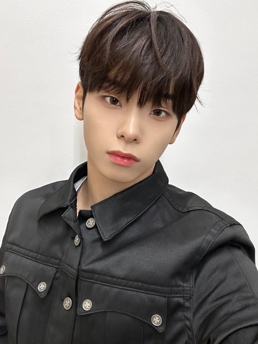 82Message's tweet photo. [#도누니]
🫵(에티)❤️(사랑해)

#82MAJOR #82메이저 #에이티투메이저
#김도균 #KIMDOGYUN https://t.co/Yd4oE9WeB5