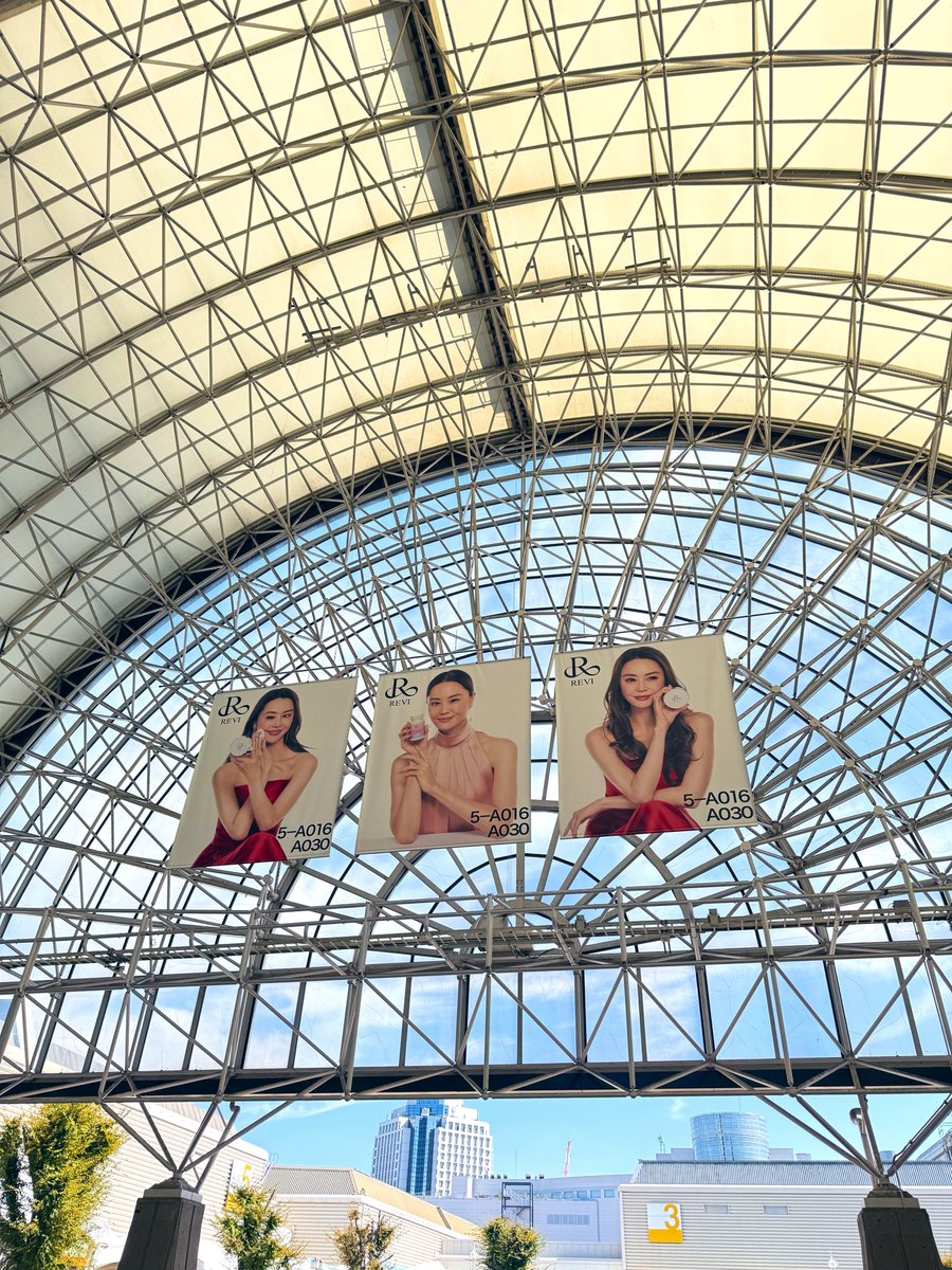 non_dm_style's tweet photo. 長良川の水も大知くんの振動で玉のような水分子に再構成されるほどの盛り上がりだったに違いありません🫨💕✨
そんな私は今日から４日間の美容イベントのブースのお手伝い🙌✨
今年の大阪会場は観月ありささんが出迎てえ下さいます🙄✨
そう！ライジングプロダクションの観月ありささんです🤔 https://t.co/Cs0eMWrGd9