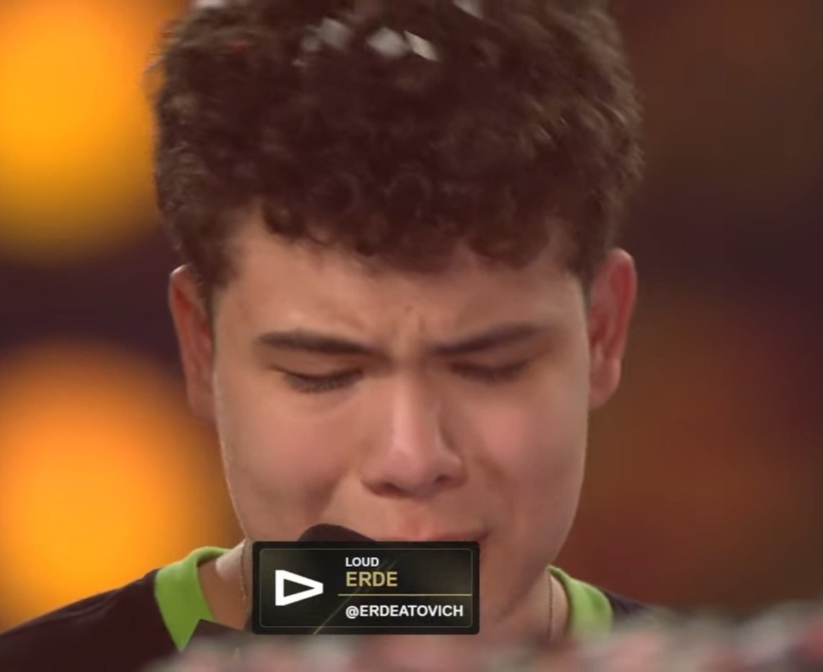 tonyynn3's tweet photo. você é Idolo irmão, ninguém no mundo conseguiria segurar a barra de jogar tão bem e comandar um time enquanto vive o luto da mãe 

você é homem pra krl, seu nome ta marcado na história e sua mãe com certeza ta orgulhosa lá de cima, você é um "menino" de ouro https://t.co/YfztXBAXCQ