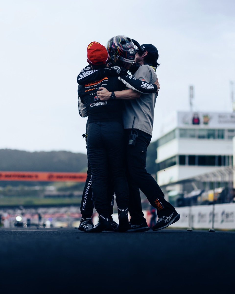tadasuke0628's tweet photo. .
SuperGT Rd7オートポリス

優勝しました！🏆

チームクニミツらしいレースをチーム皆んなで尚貴さんと共にできました！
最高🤙 https://t.co/4HyB4TLgsM