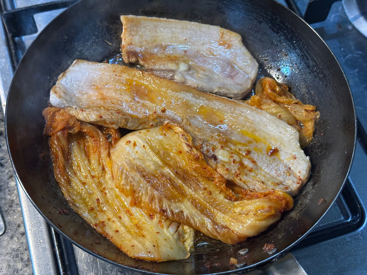polygo's tweet photo. 今日は家でサンギョプサル
キムチはムグンジという熟成キムチで炒めやチゲに使うやつ https://t.co/7sNayMNDq5