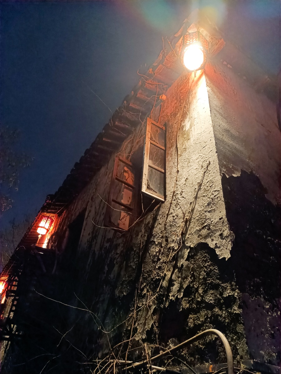 makun41907601's tweet photo. [栈志怪]の新たな怪奇譚がまた一つ…夜の駅で響く不思議な物語、ついに解禁！ https://t.co/2a4cjQCVsK