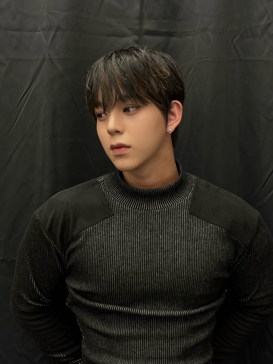 AHOF_official's tweet photo. 🖤🤍

#AHOF #아홉
#CHIHEN #즈언 https://t.co/L4jpq4LVua