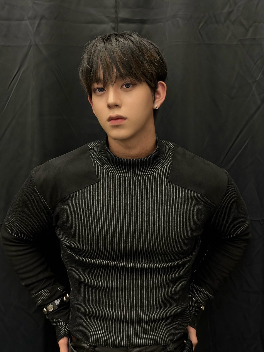 AHOF_official's tweet photo. 🖤🤍

#AHOF #아홉
#CHIHEN #즈언 https://t.co/L4jpq4LVua