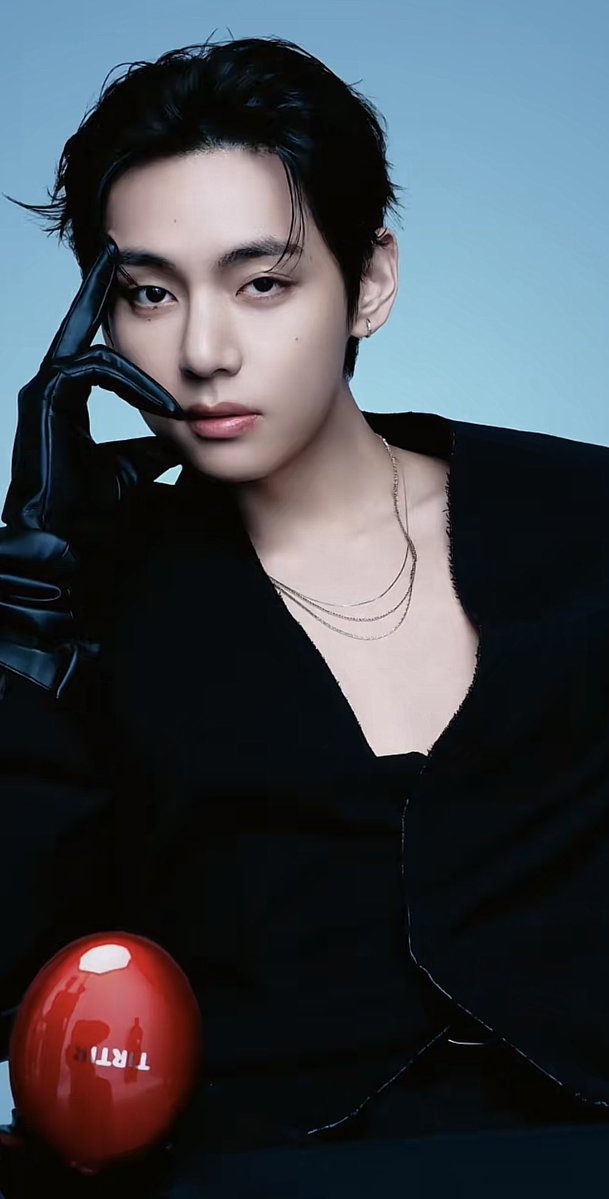 btskthv1230's tweet photo. OMG!!! Stunning NEW photos of KIM TAEHYUNG revealed by TIRTIR Japan 🇯🇵 on TikTok! 

They have three recent posts to engage with! 

TIRTIR AMBASSADOR TAEHYUNG
V FACE OF TIRTIR
#TaehyungxTIRTIR
#VxTIRTIRGLOBAL https://t.co/P0rtdEY3d1