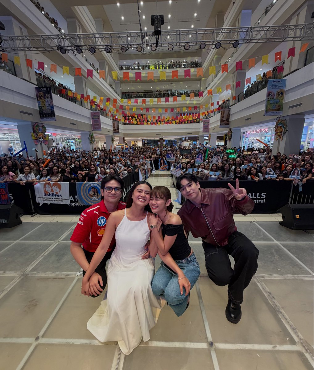 VivaOnePH's tweet photo. Sining-Kali and our all-star Vivarkada stars came together for one unforgettable MassKara moment! 🎉

Maraming salamat sa lahat ng nakisaya at sa mainit na pagtanggap, Bacolod! Sa susunod ulit? 💗

#VivaOne #BidaKaDito #VivarkadaGoesToMassKaraFestival https://t.co/Vkx7BHrZ5Z