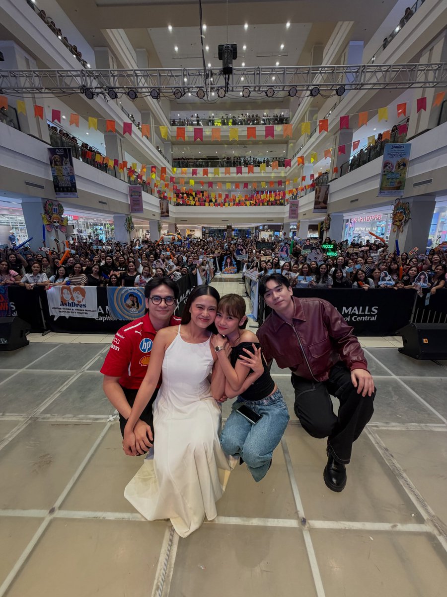 VivaOnePH's tweet photo. Sining-Kali and our all-star Vivarkada stars came together for one unforgettable MassKara moment! 🎉

Maraming salamat sa lahat ng nakisaya at sa mainit na pagtanggap, Bacolod! Sa susunod ulit? 💗

#VivaOne #BidaKaDito #VivarkadaGoesToMassKaraFestival https://t.co/Vkx7BHrZ5Z