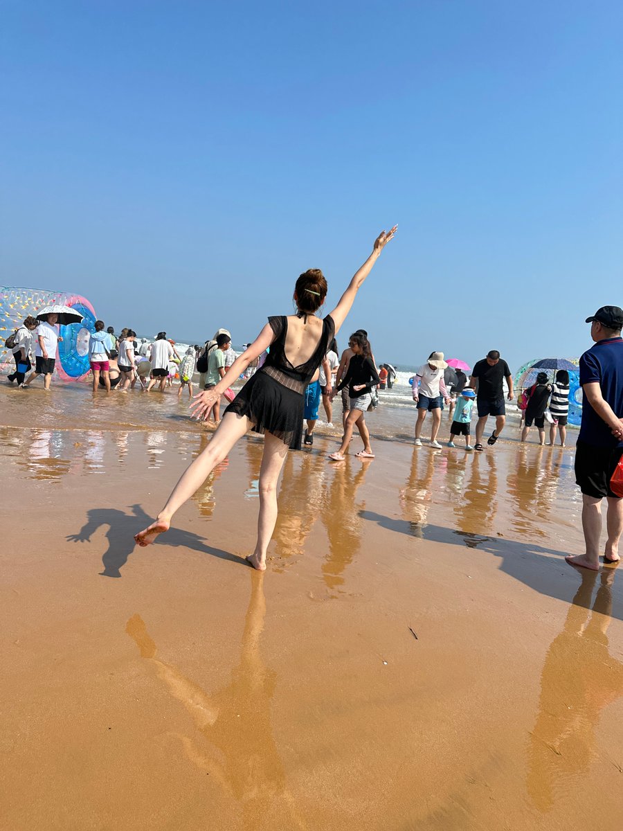 ggh9712's tweet photo. 夏の日は何して過ごす？海で泳ぐか、山でハイキングするか https://t.co/BGu4xIZi9s