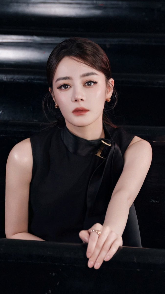 creamsiclecloud's tweet photo. face card never declines bc i look like a mix of these two 

#a2olite #kpop #dilraba https://t.co/YfqPsHcJol