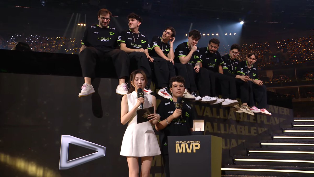 QueenSnitchh's tweet photo. all the loud boys sitting up there and supporting erde ive been crying the past 15 minutes https://t.co/KVfv1CP0t1