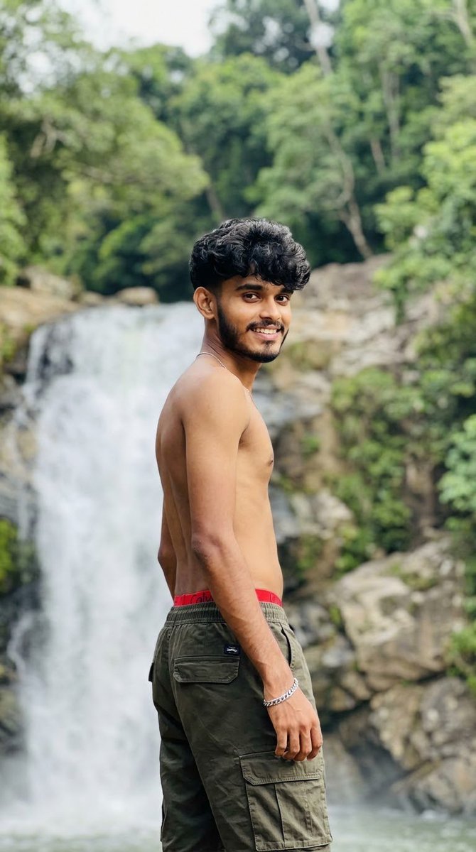 manum3it's tweet photo. #ශ්‍රිලංකා අපේ කොල්ලන්ගේ  හැඩ https://t.co/AdKhpM4cHC