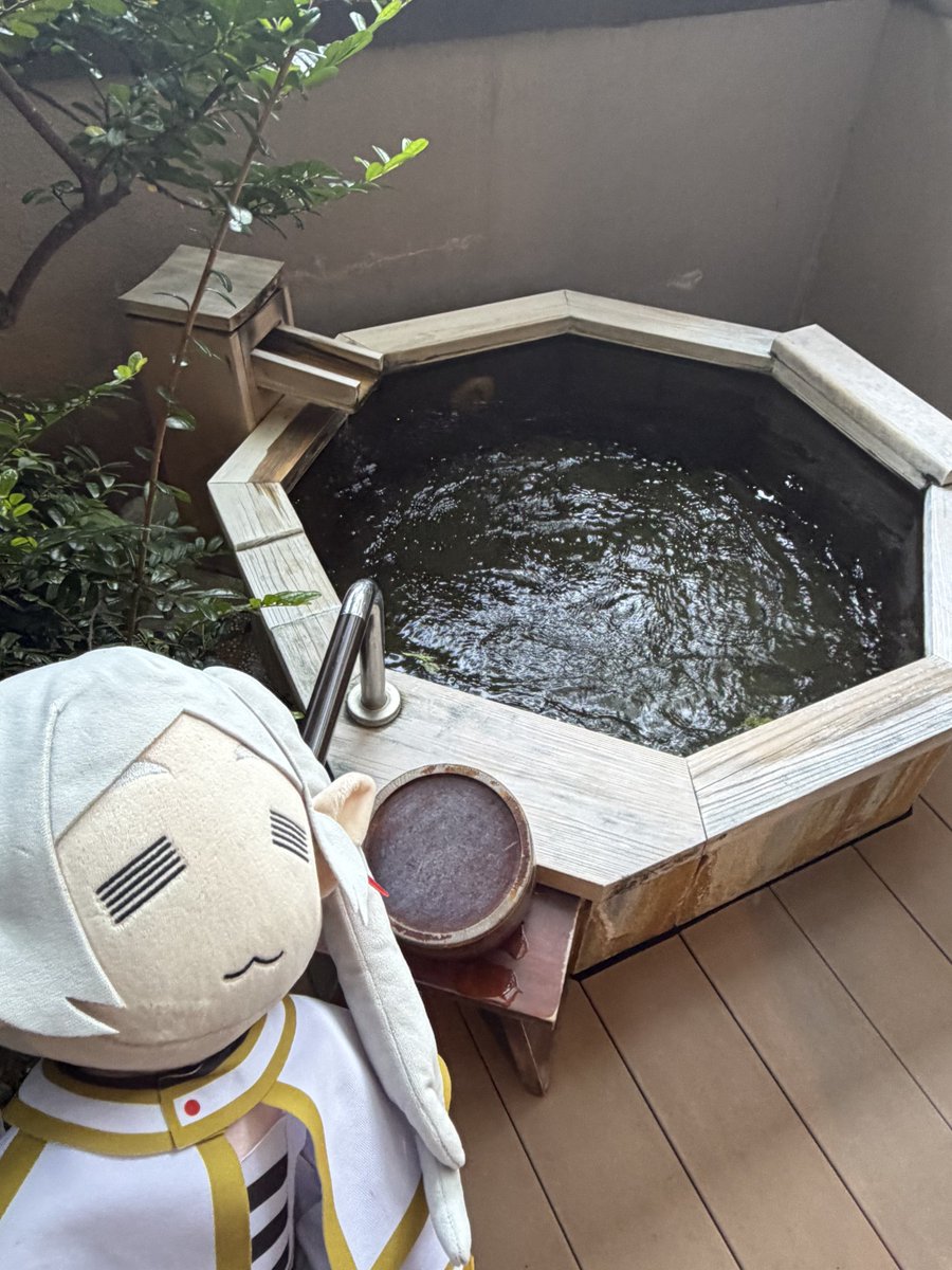 FRIEREN_PR's tweet photo. 浴槽のフリーレン https://t.co/XRNoZTMkJl