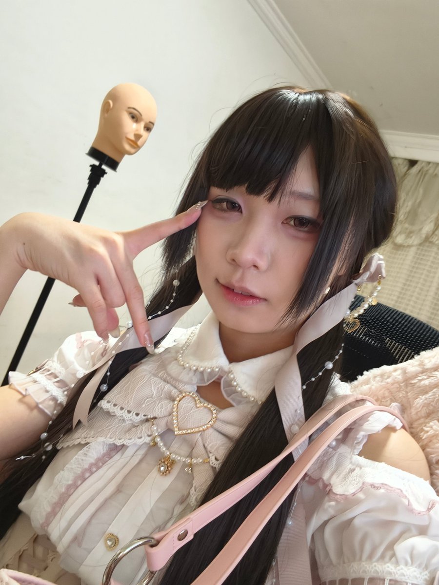 GeimoGeimo's tweet photo. 新衣服完全小偶像来的🤤🤤🤤 https://t.co/8GOQk8CEdd
