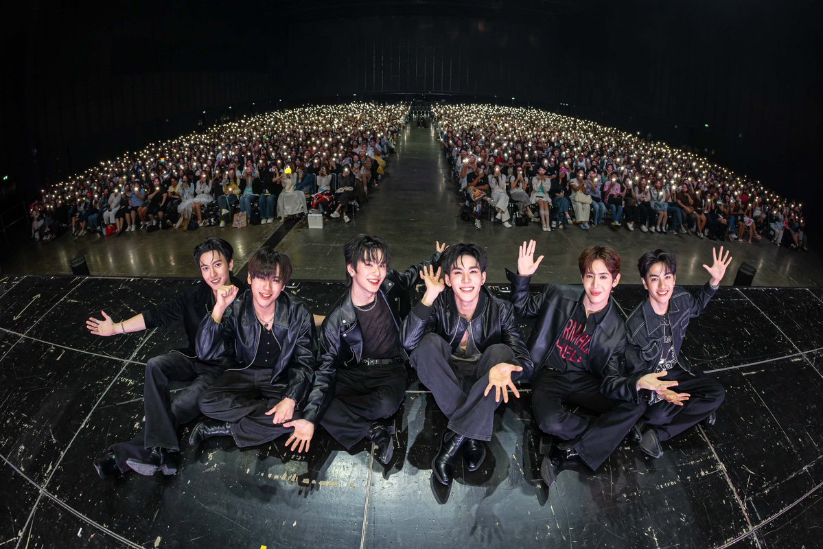 MrFanboySeries's tweet photo. ประมวลภาพโมเมนต์สุดประทับใจจากHALFWAY MR. FANBOY SCREENING EP.8 📸

ขอขอบคุณแฟนบอยส์ และแฟนเกิร์ลส์ทุกคน ที่มาให้กำลังใจนักแสดงจาก “รักสุดใจนายแฟนบอย Mr. Fanboy Series” นะคร่าา รวมถึงขอบคุณทุกกำลังใจจากทีมหน้าจอทุกคน ทุกยอดเทรนด์ ทุกการพูดถึง ของทุกคนเลยนะคร่าา 🥺🫶🏻✨

แล้วทุกคนอย่าลืมติดตามเรื่องราวของวงการมายากันต่อรับรองว่ามีอะไรให้ทุกคนได้เซอร์ไพร์สอีกแน่นอน แล้วก็ฝากทุกคนติดตาม “รักสุดใจนายแฟนบอย Mr. Fanboy Series” ใน EP. ต่อ ๆ ไปกันด้วยน๊าคร่าาา ☺️✨

MR FANBOY CHAPTER 8
#MrFanboyEP8