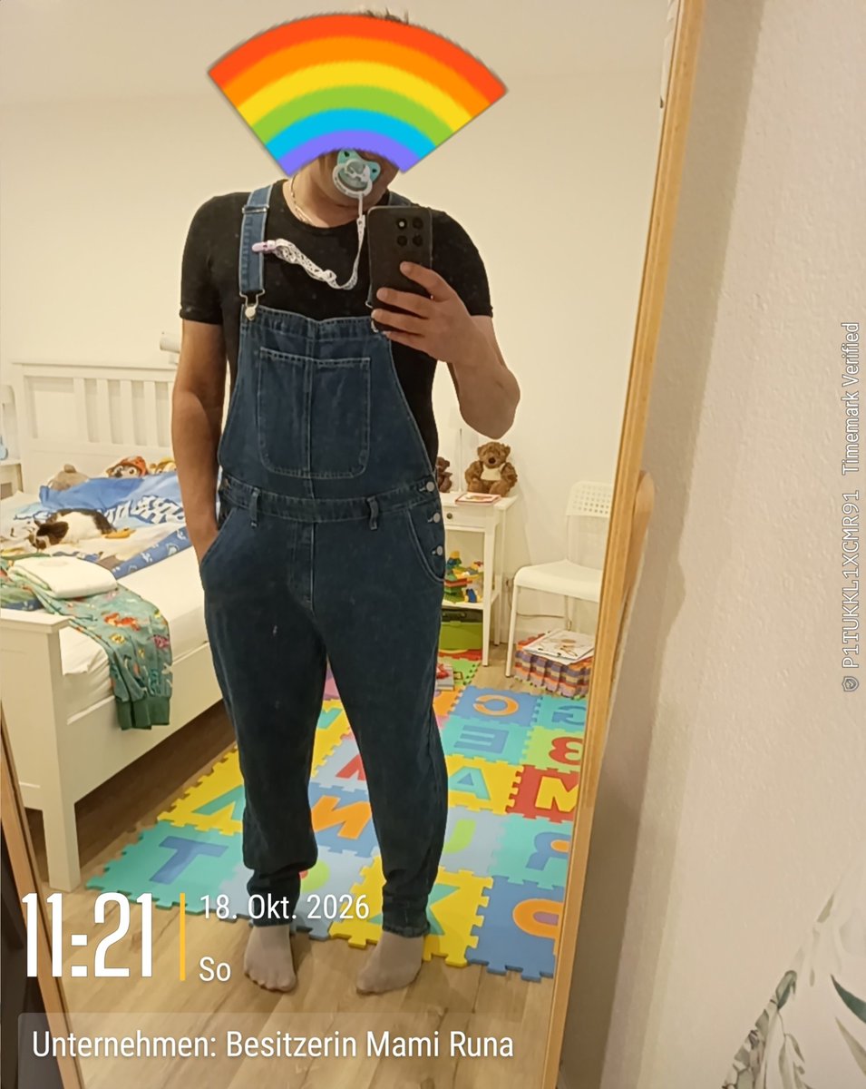 FlixSub81's tweet photo. Essen gehen als kleiner #abdl mit #windel #oniese #Schnuller und  Latzhose. 🫣 https://t.co/VfILJthmQg
