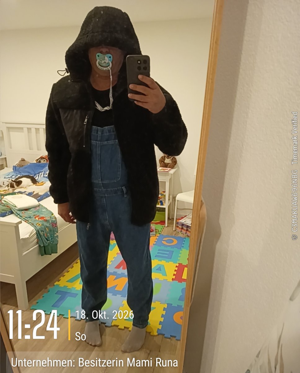 FlixSub81's tweet photo. Essen gehen als kleiner #abdl mit #windel #oniese #Schnuller und  Latzhose. 🫣 https://t.co/VfILJthmQg